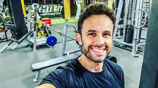 João Paulo Rodrigues muda de visual e surge de cabelo rapado