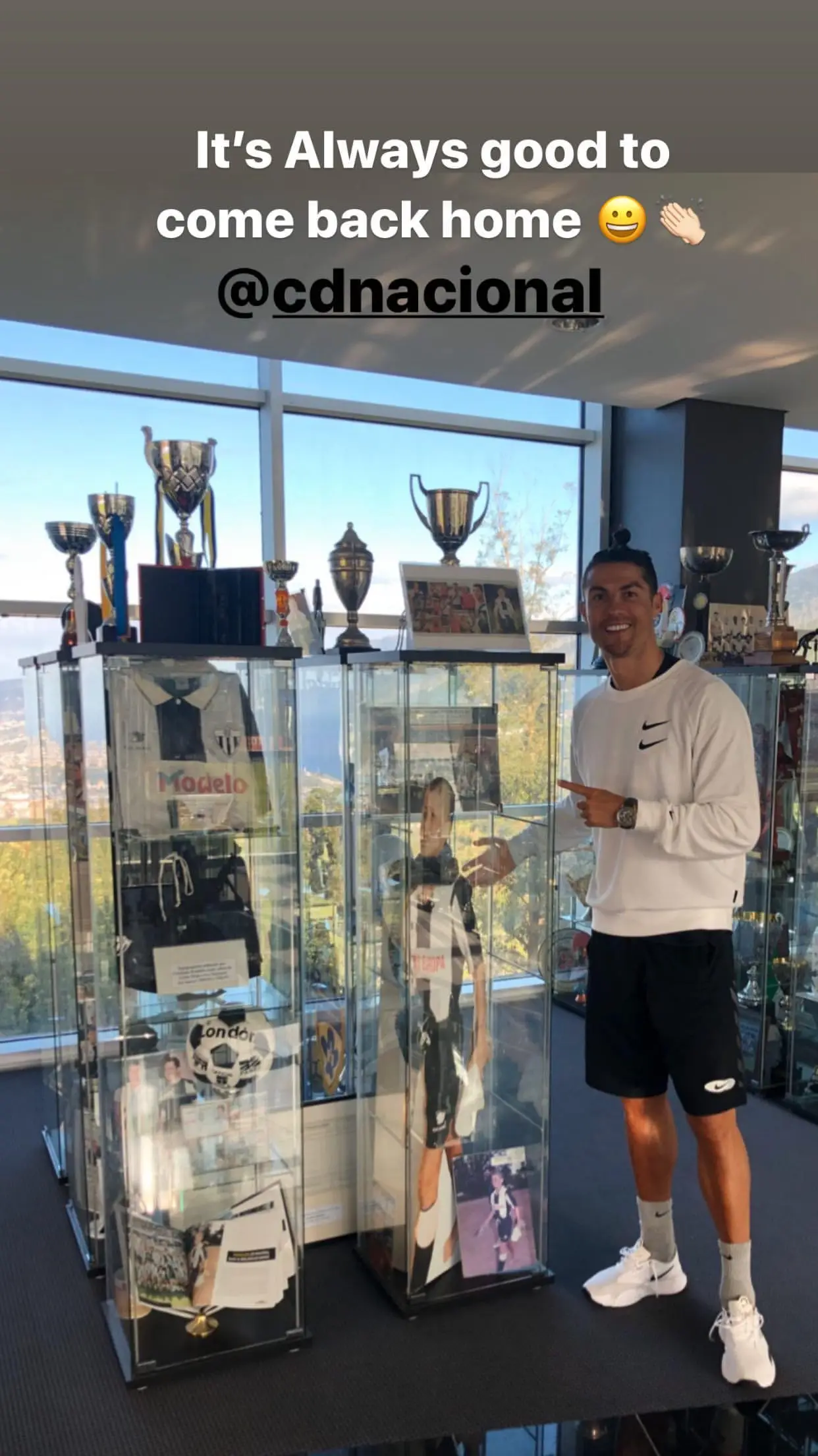 Cristiano Ronaldo faz viagem à infância durante a quarentena