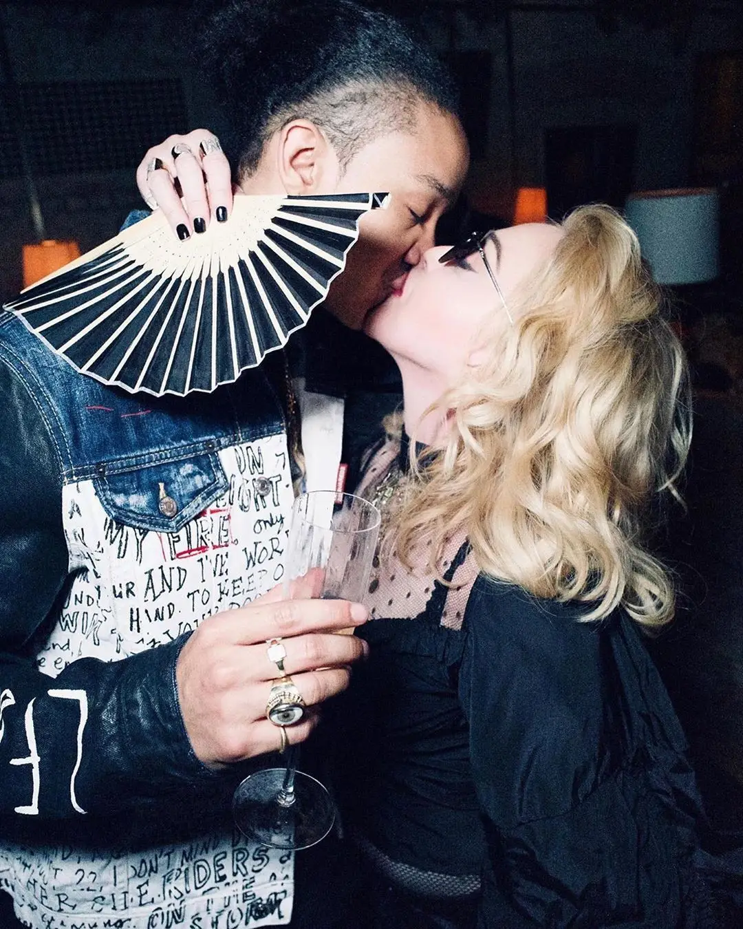Madonna declara-se ao namorado e mostra fotos da intimidade do casal