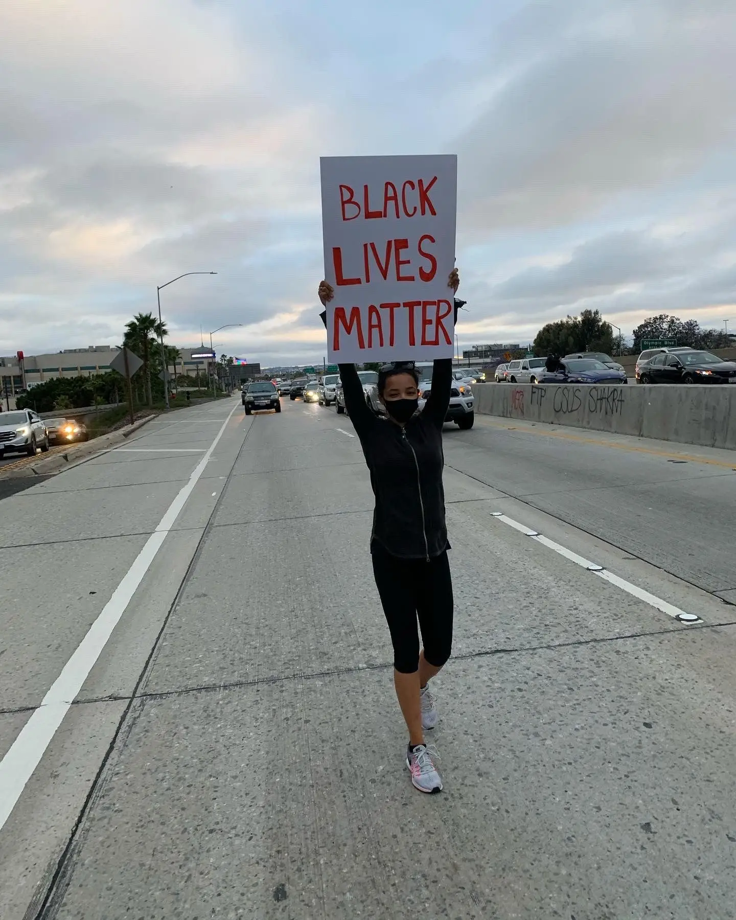 Em nome de George Floyd, celebridades saem à rua em protestos contra a violência policial