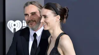 As primeiras imagens de Rooney Mara grávida, ao lado de Joaquin Phoenix