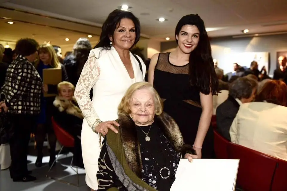 Maria José de Basto rodeada pela atriz Rita Ribeiro e pela sua neta