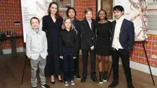 Angelina Jolie exige que Brad Pitt faça duas semanas de quarentena após viagem com a namorada