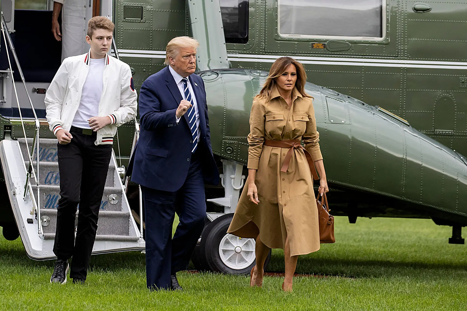 Melania Trump recusa-se a dar a mão a Donald Trump e momento torna-se viral