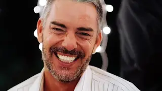 Cláudio Ramos mostra "tesourinho" e confessa: "Achava que fazia cara de mau quando era só figura de parvo"