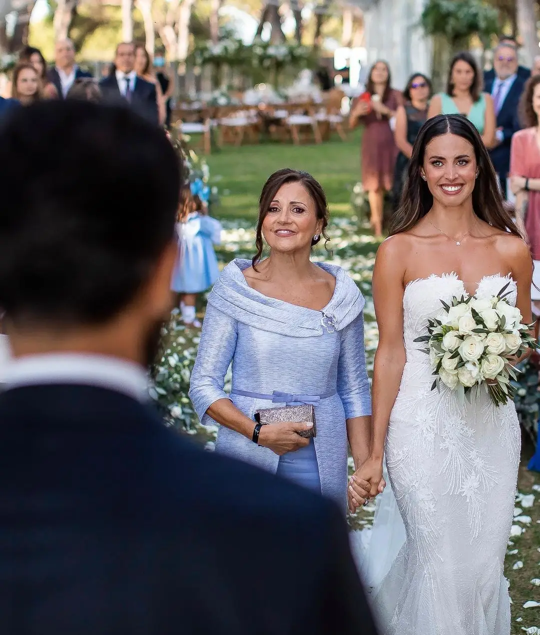 Catarina Gouveia revela fotografias inéditas da mãe a levá-la ao altar