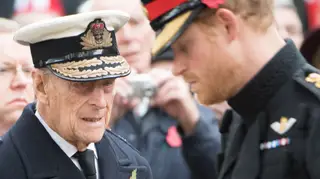 Duque de Edimburgo sente-se “traído” pelo príncipe Harry, o seu neto favorito