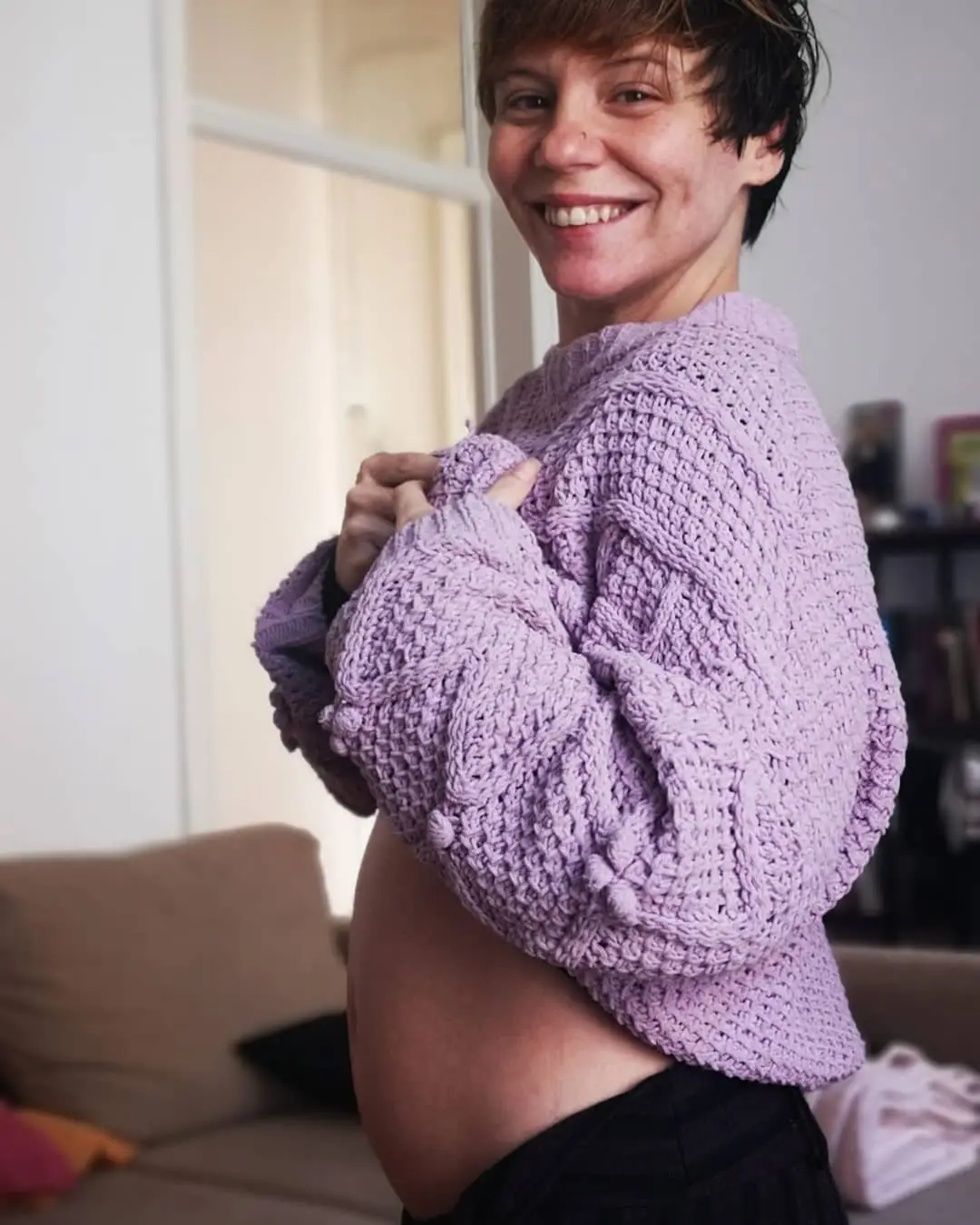 Cecília Henriques mostra crescimento da sua barriga de grávida