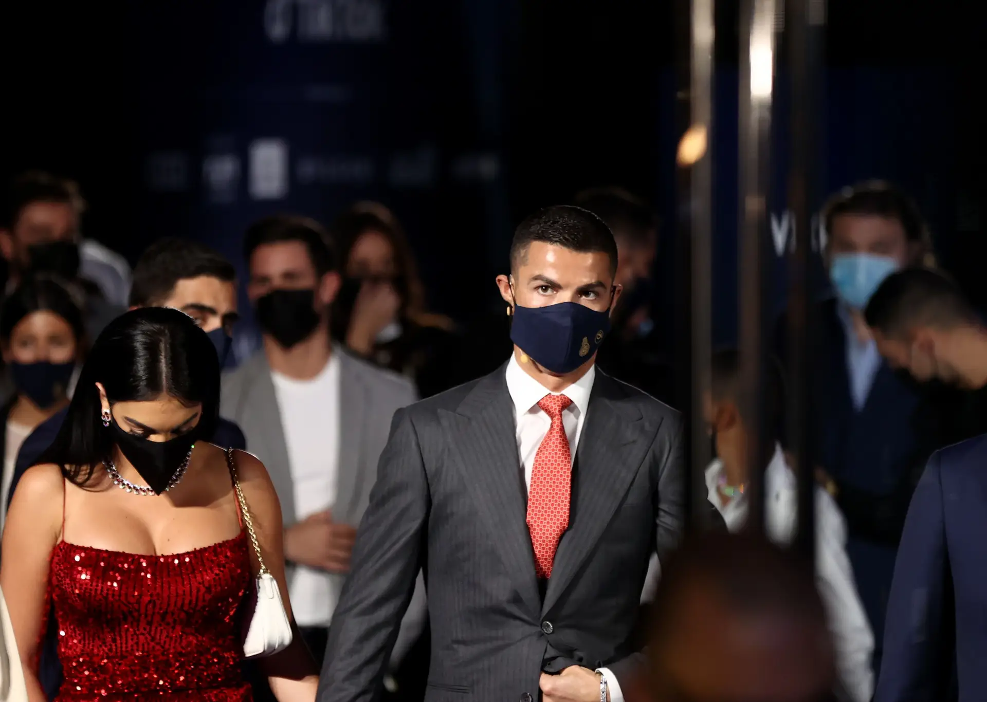 Cristiano Ronaldo eleito ‘Jogador do Século’ sob o olhar atento e orgulhoso de Georgina Rodríguez