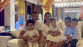 Georgina Rodríguez encantada com presente dos 'filhos': "Quatro corações cheios de amor"