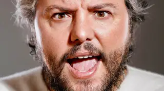 "Para o que fazes não achas que tens um ordenado milionário?" César Mourão responde