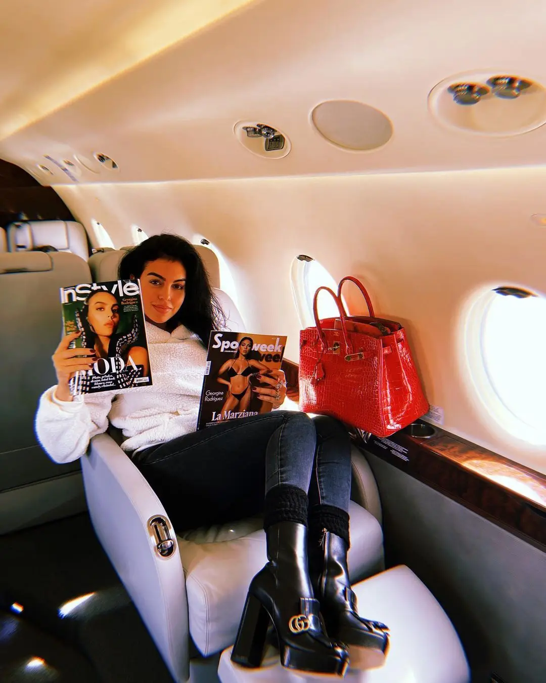 Georgina Rodríguez mostra filhos de Ronaldo a brincar no avião privado