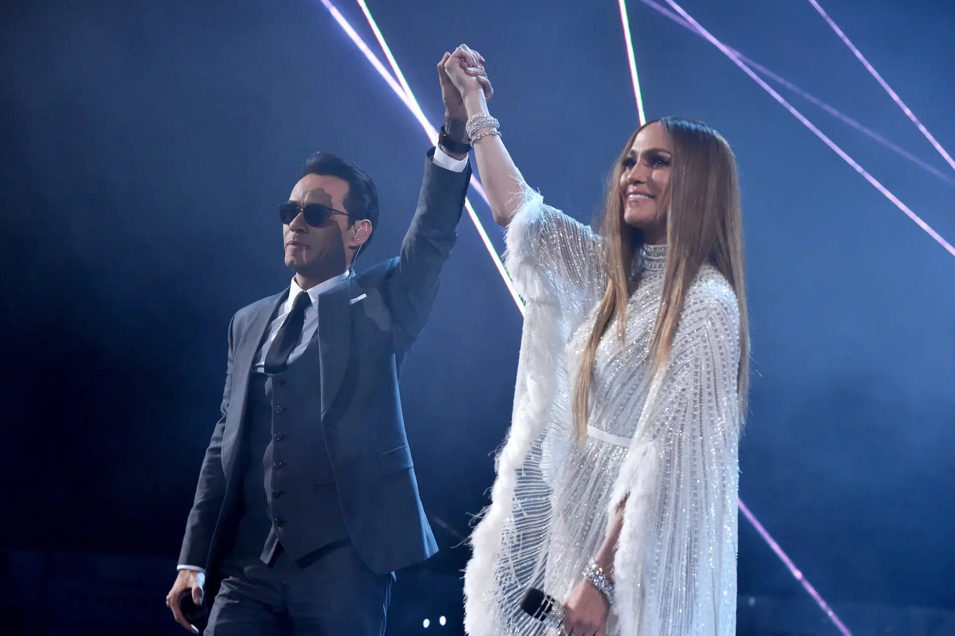 Após fim do noivado, Jennifer Lopez apoia-se no ex-marido Marc Anthony
