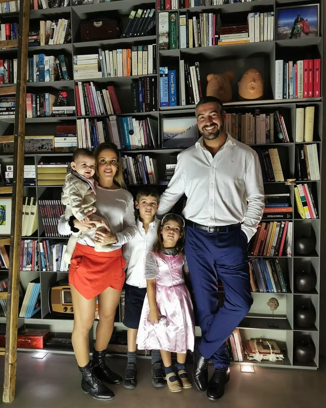 Mariana Patrocínio com Alexandre Esteves de Oliveira com Mateus, Pureza e Mariana.

