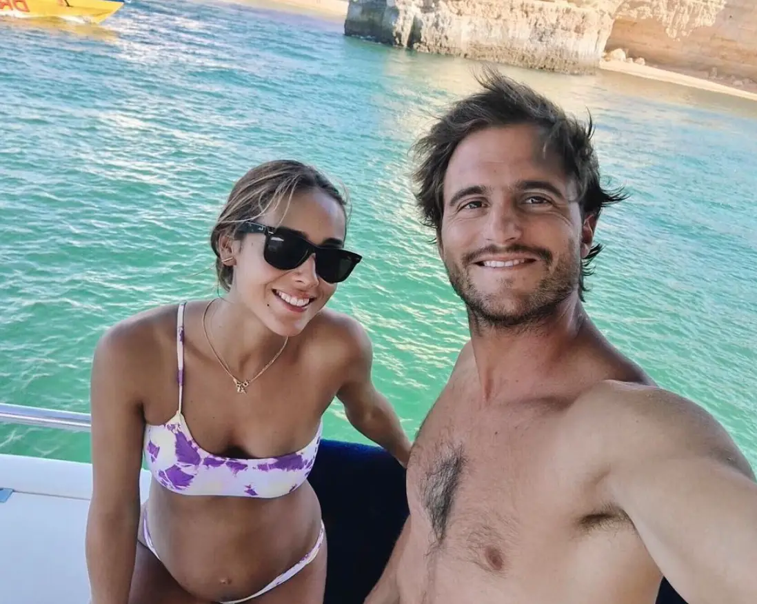 Carolina Patrocínio partilha fotografia da irmã e Tiago Teotónio Pereira e brinca: "Durmam, enquanto podem"