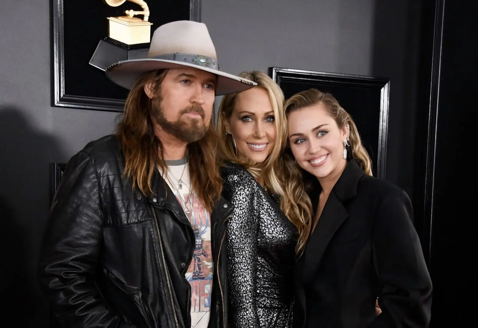 Singer Miley Cyrus (R) poses with her parents Billy Ray Cyrus and Tish Cyrus at the 61st Annual Grammy Awards on February 10, 2019, in Los Angeles. (Photo by VALERIE MACON / AFP) (Photo credit should read VALERIE MACON/AFP via Getty Images)