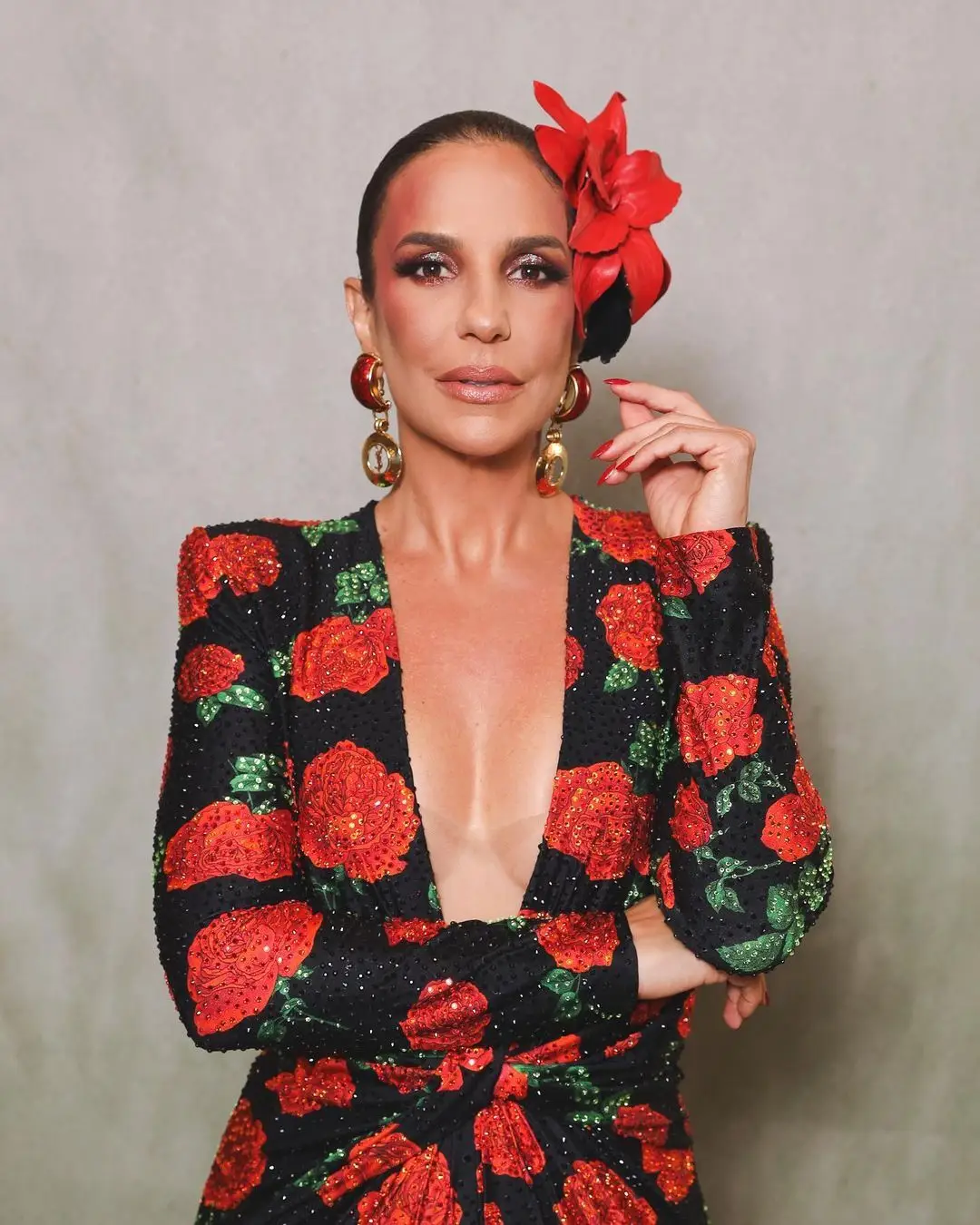 Em raro momento, Ivete Sangalo impressiona fãs ao lado do filho: “Quem é quem?”