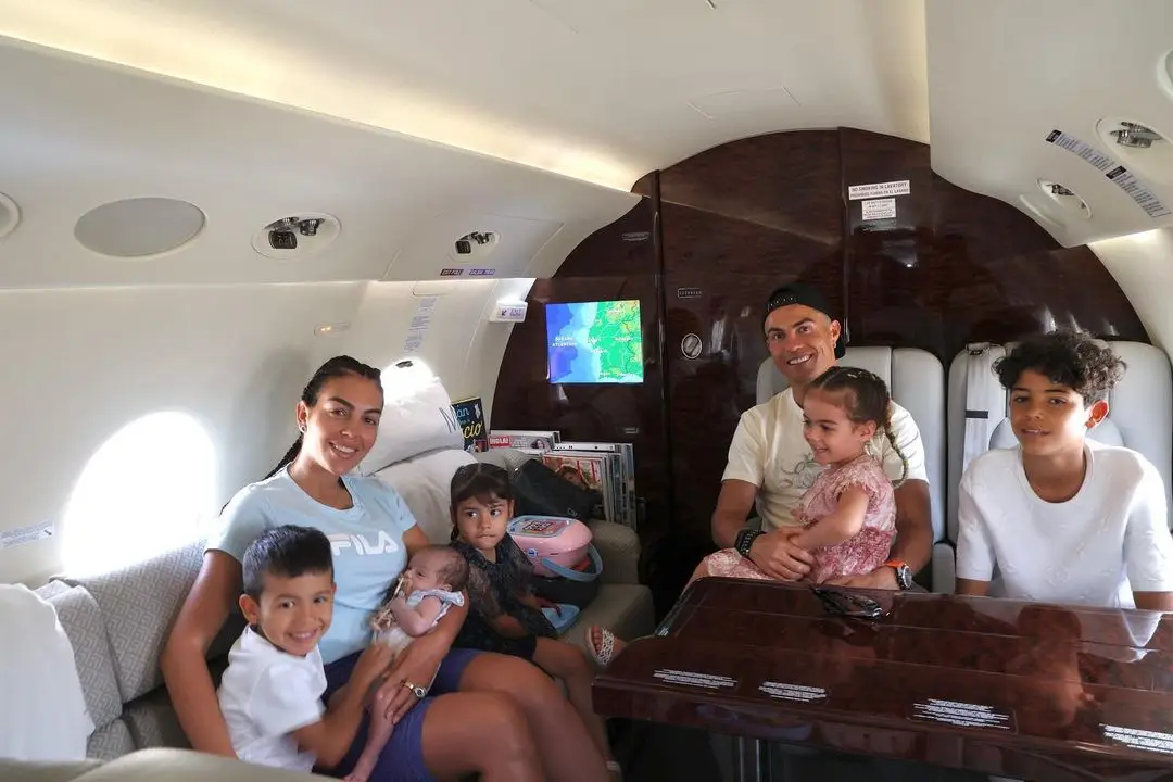 Georgina Rodríguez e Ronaldo mostram fotos únicas com os cinco filhos: “Família bonita”