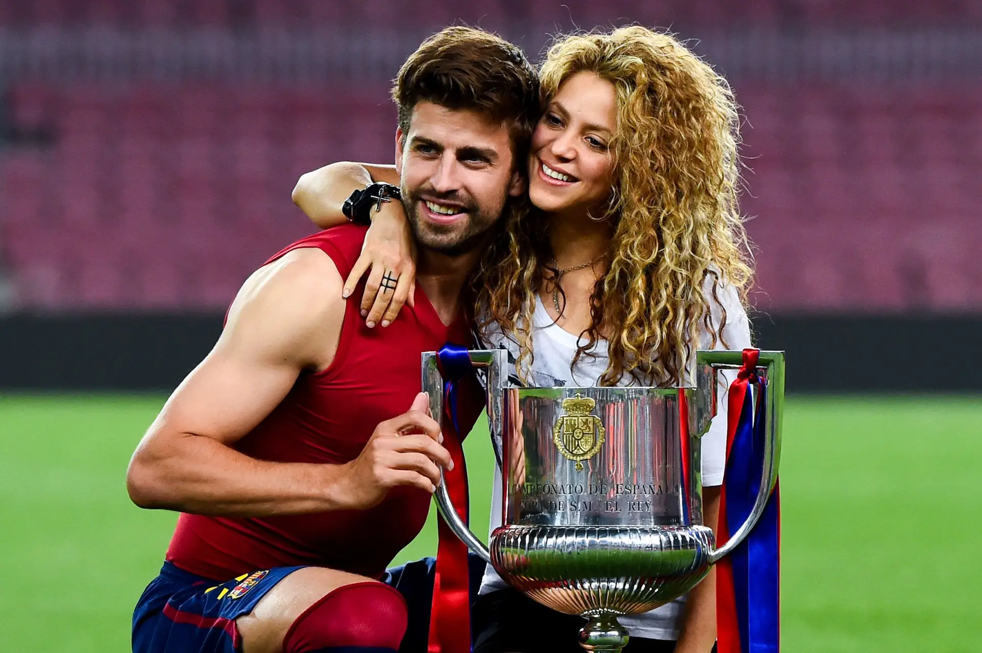 BARCELONA, SPAIN – MAY 30: Gerard Pique of FC Barcelona and Shakira pose with the trophy after FC Barcelona won the Copa del Rey Final match against Athletic Club at Camp Nou on May 30, 2015 in Barcelona, Spain. (Photo by David Ramos/Getty Images)
