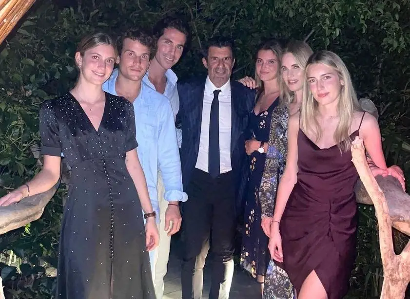Tudo em família! Luís Figo passa férias ao lado dos namorados das ...