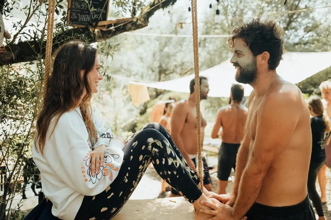 João Manzarra declara-se à namorada: “Dei-lhe duas rosas pretas”
