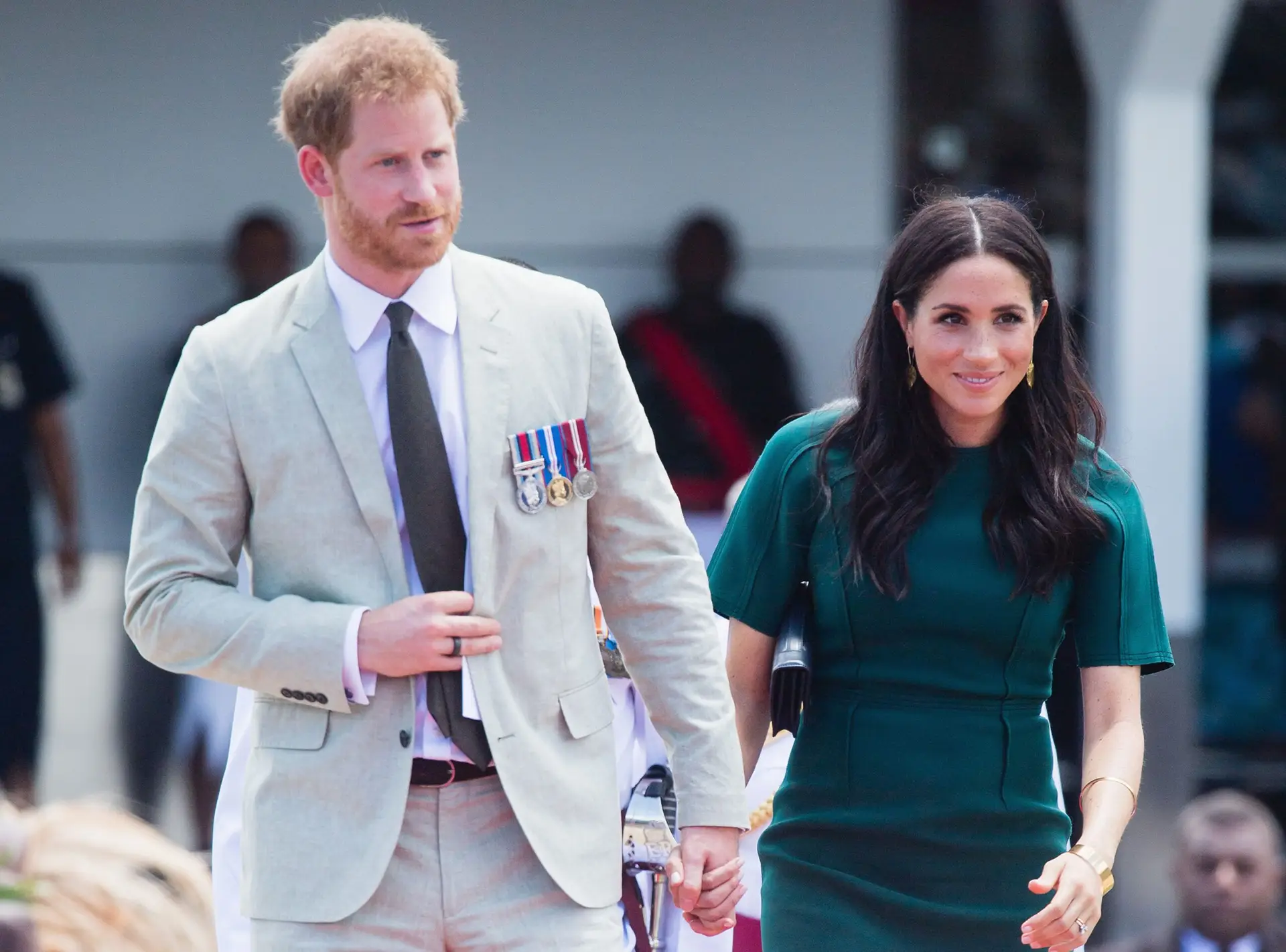 NADI, FIJI – OCTOBER 25: Prince Harry, Duke of Sussex and Meghan, Duchess of Sussex attend the unveiling of the Labalaba Statue at Nadi Airport on October 25, 2018 in Nadi, Fiji. The Duke and Duchess of Sussex are on their official 16-day Autumn tour visiting cities in Australia, Fiji, Tonga and New Zealand. (Photo by Samir Hussein/Samir Hussein / WireImage)