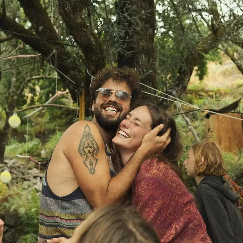 As férias arrebatadoras de João Manzarra com a namorada