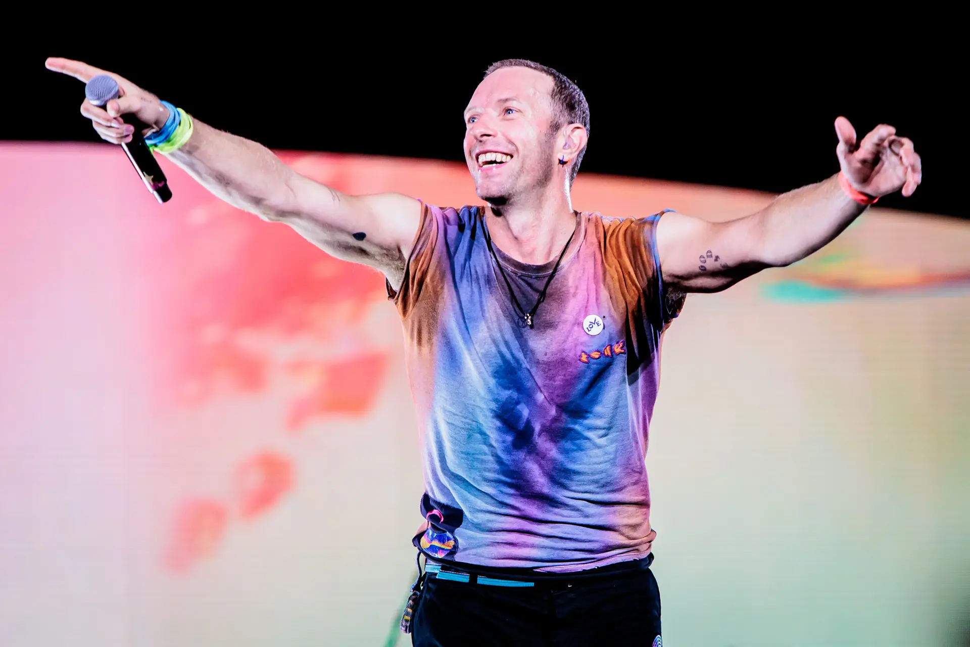 MILAN, ITALY – JUNE 25: (EDITORIAL USE ONLY) Chris Martin of Coldplay performs at Stadio San Siro, on June 25, 2023 in Milan, Italy. (Photo by Sergione Infuso/Corbis via Getty Images for ABA)