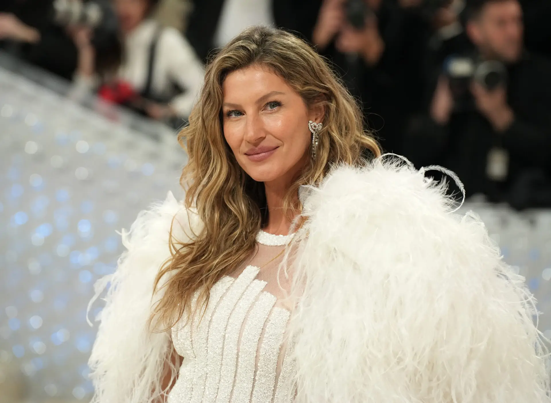 NEW YORK, NEW YORK – MAY 01: Gisele Bündchen attends The 2023 Met Gala Celebrating “Karl Lagerfeld: A Line Of Beauty” at The Metropolitan Museum of Art on May 01, 2023 in New York City. (Photo by Sean Zanni/Patrick McMullan via Getty Images)