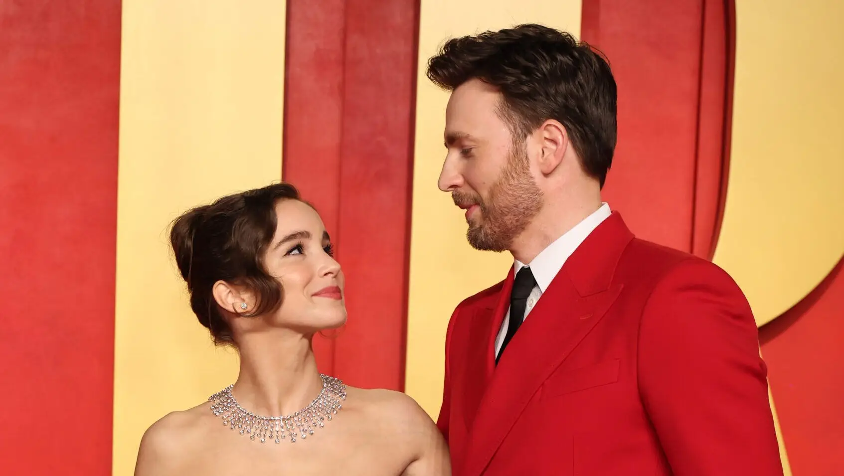Alba Baptista/Chris Evans