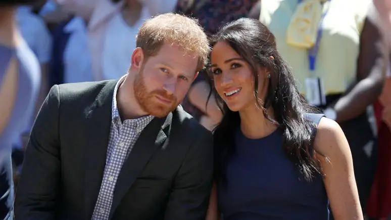 SYDNEY, AUSTRALIA – OCTOBER 19: Prince Harry, Duke of Sussex and Meghan, Duchess of Sussex watch a performance during their visit to Macarthur Girls High School on October 19, 2018 in Sydney, Australia. The Duke and Duchess of Sussex are on their official 16-day Autumn tour visiting cities in Australia, Fiji, Tonga and New Zealand. (Photo by Phil Noble – Pool/Getty Images)