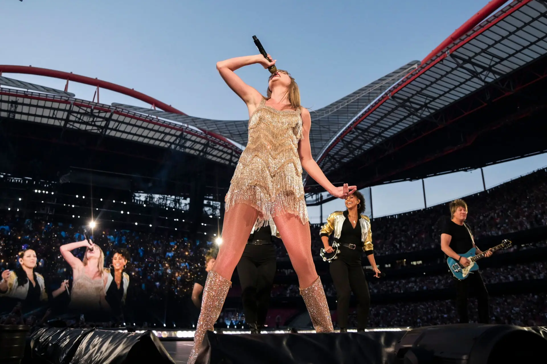 LISBON, PORTUGAL – MAY 24: EDITORIAL USE ONLY. NO BOOK COVERS Taylor Swift performs at Estadio da Luz on May 24, 2024 in Lisbon, Portugal. (Photo by Pedro Gomes/TAS24/Getty Images for TAS Rights Management)