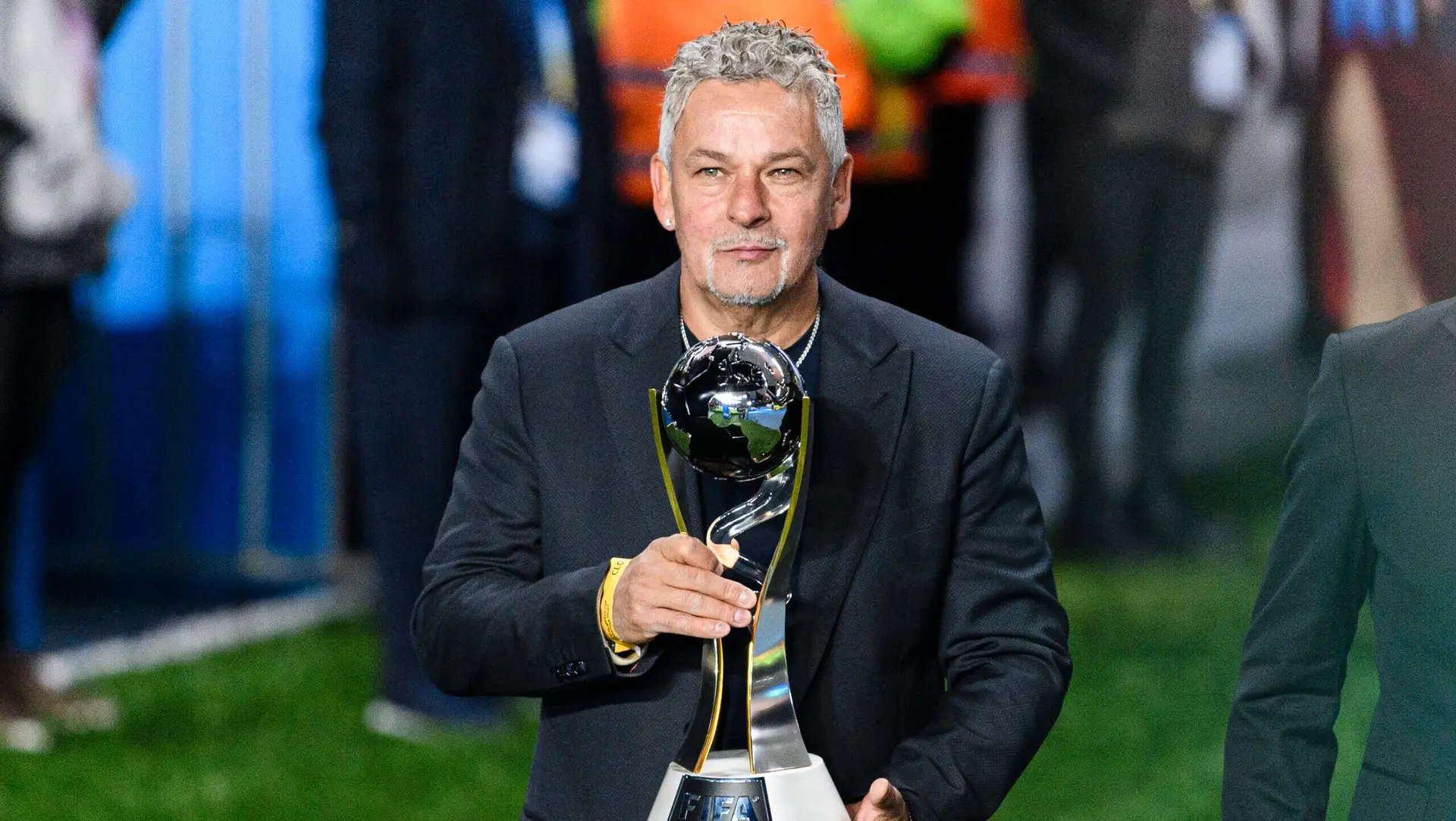 LA PLATA, ARGENTINA – JUNE 11: Former football players Roberto Baggio of Italy displays the champions trophy during FIFA U-20 World Cup Argentina 2023 finals match between Italy and Uruguay at Estadio La Plata on June 11, 2023 in La Plata, Argentina. (Photo by Marcio Machado/Eurasia Sport Images/Getty Images)