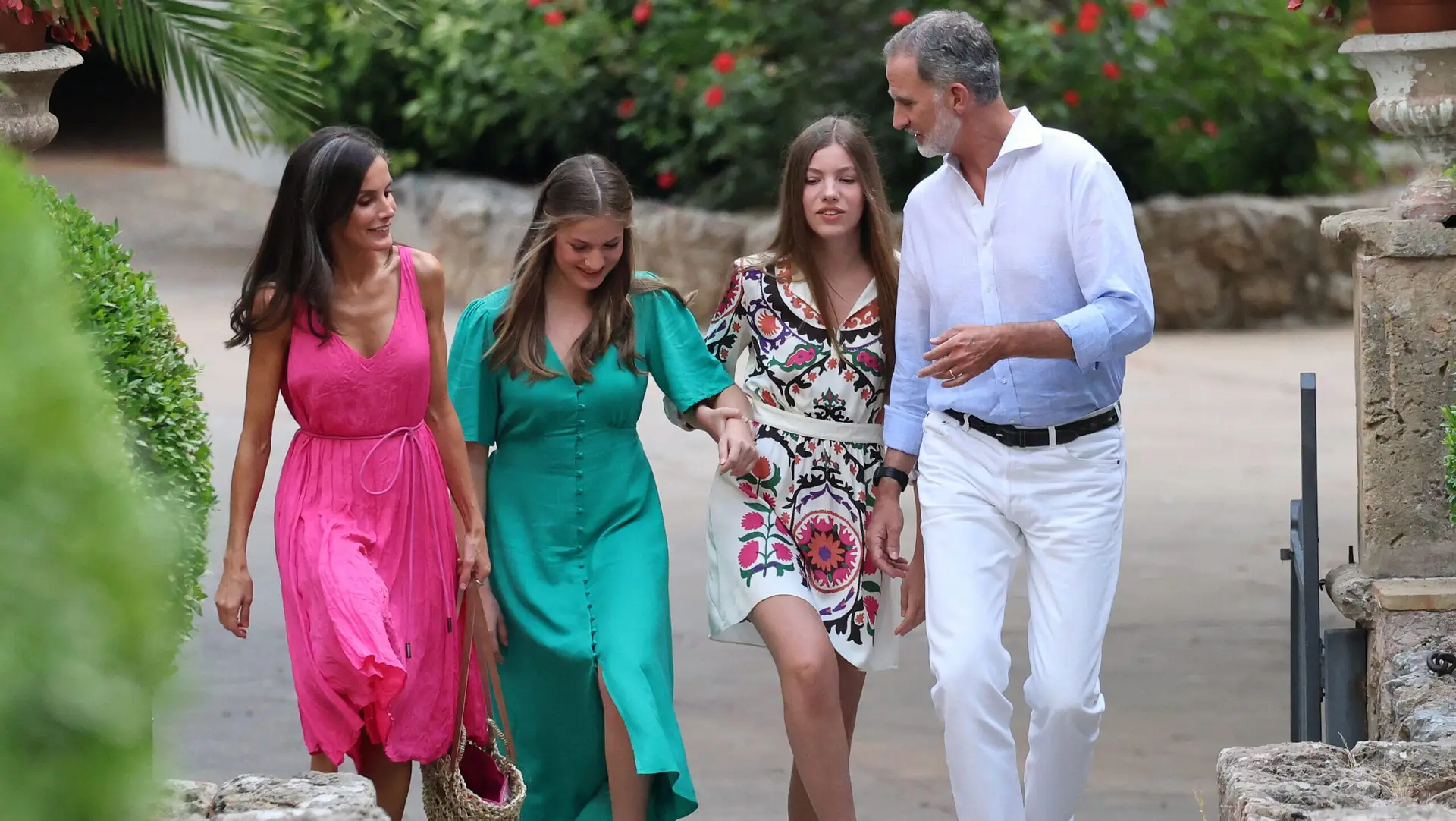 MALLORCA, SPAIN – JULY 31: King Felipe IV, Queen Letizia, Princess Leonor and Infanta Sofia during their visit to the Alfabia Gardens, on July 31, 2023, in Bunyola (Balearic Islands, Spain) . (Photo By Raul Terrel/Europa Press via Getty Images)