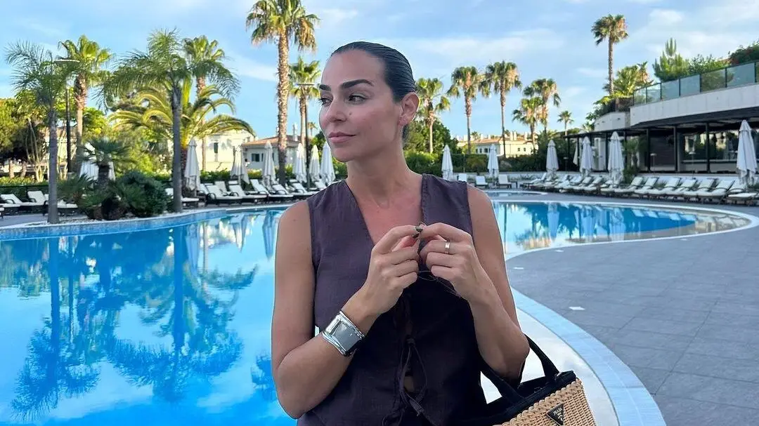 Vanesssa Martins viaja para Formentera com o namorado