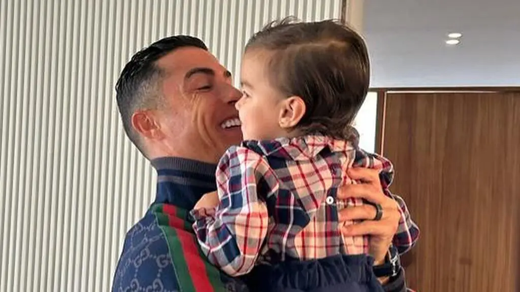 Cristiano Ronaldo parabeniza Bella e presta homenagem ao falecido filho: "Estará sempre contigo" - Fama Show