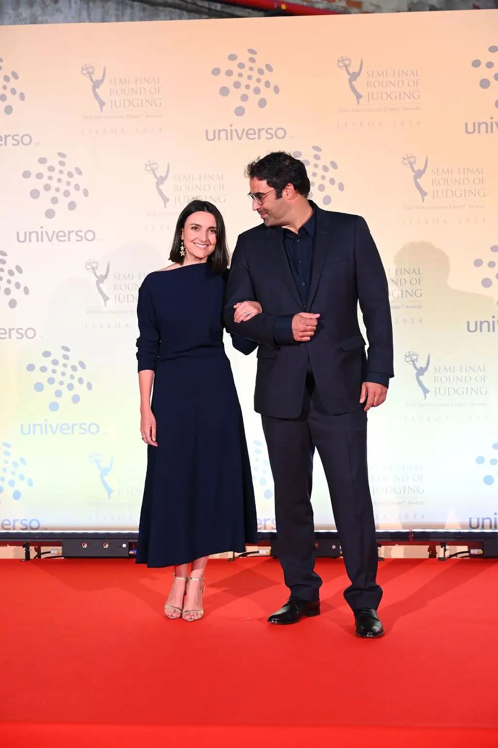 A rara aparição pública (e lado a lado) de João Catarré com Joana Pais de Brito nos 'Emmy Awards'
