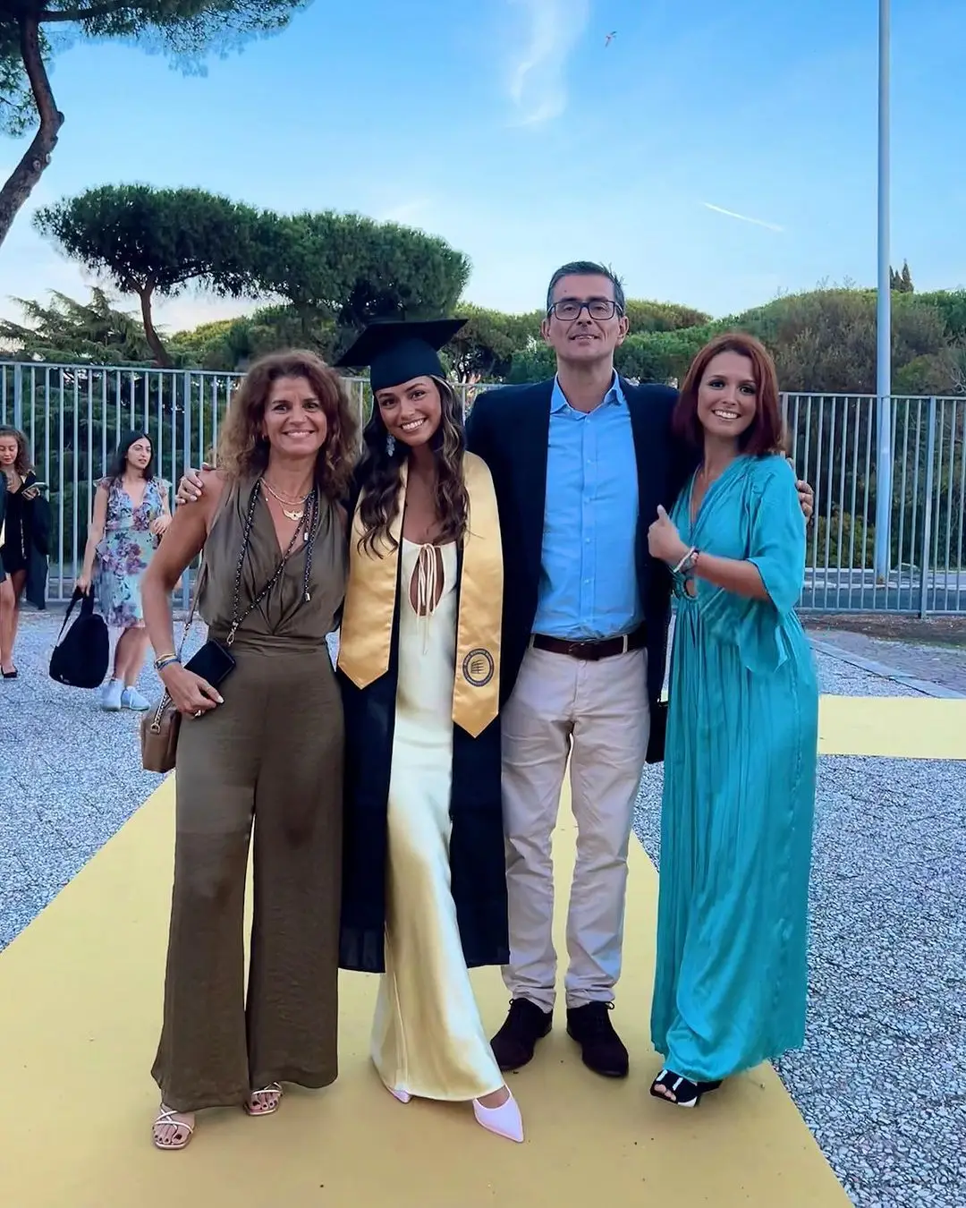A imagem que confirma o namoro de José Condessa com Luisinha Oliveira