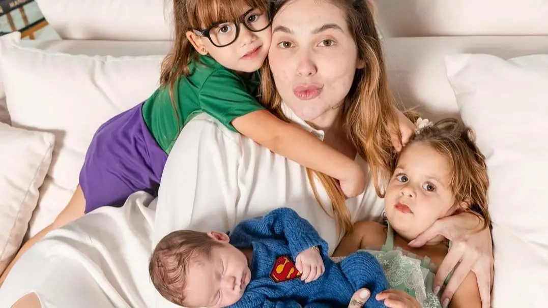 Filhas de Virgínia Fonseca não vão à escola desde o nascimento de José