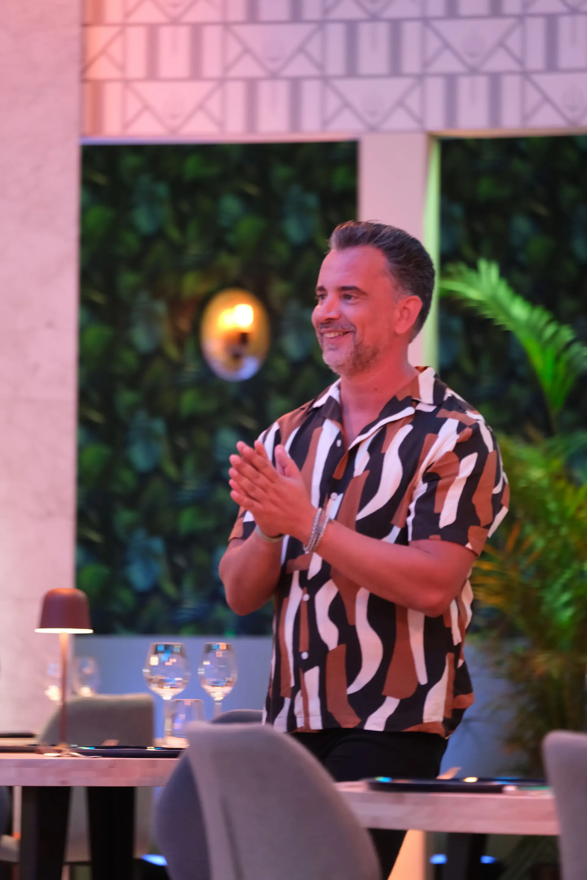 De não saber sequer descascar batatas ao entusiasmo pela cozinha: a experiência de Flávio Teixeira no 'Hell's Kitchen Famosos'