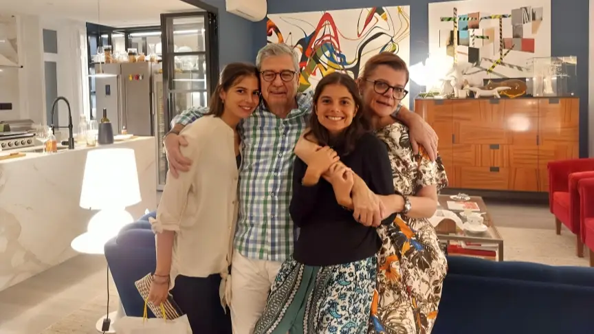 Júlia Pinheiro e o marido com as filhas gémeas