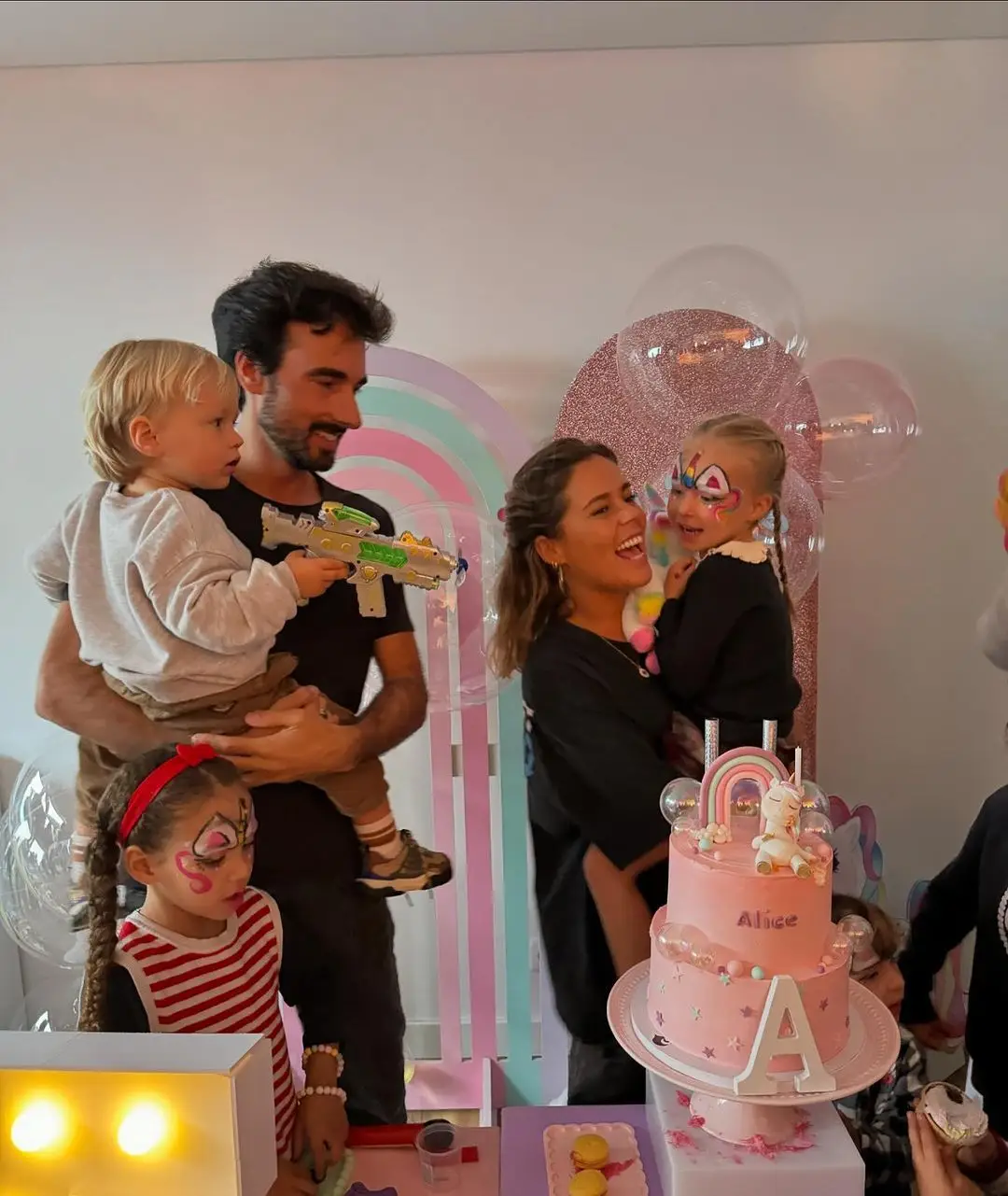 Inês Aires Pereira celebra 5.º aniversário da filha ao lado do ex-companheiro: "Torna esta jornada muito mais fácil"