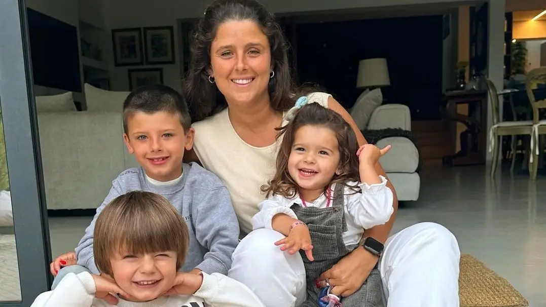 Maria Pitta com os três filhos