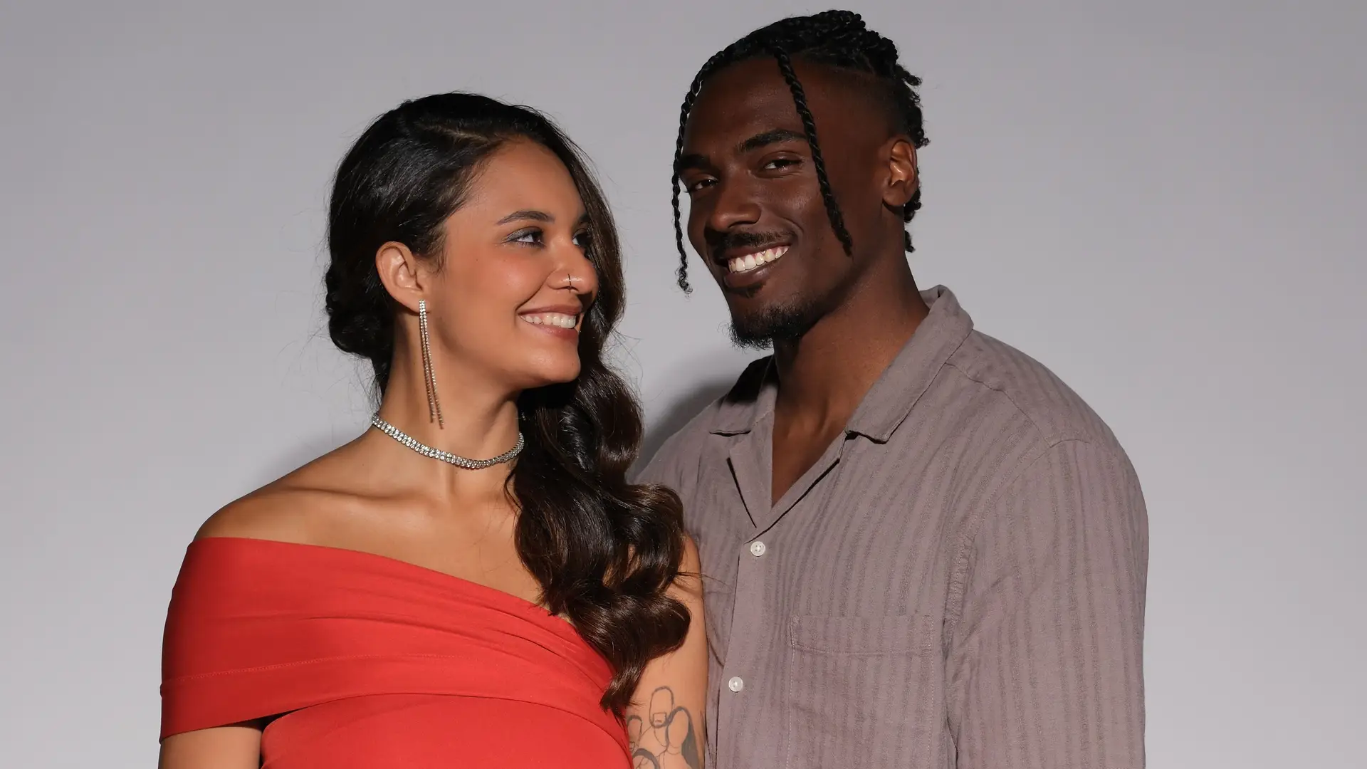 Separados, Mariana Camarate e Élson Monteiro... foram de férias juntos ...