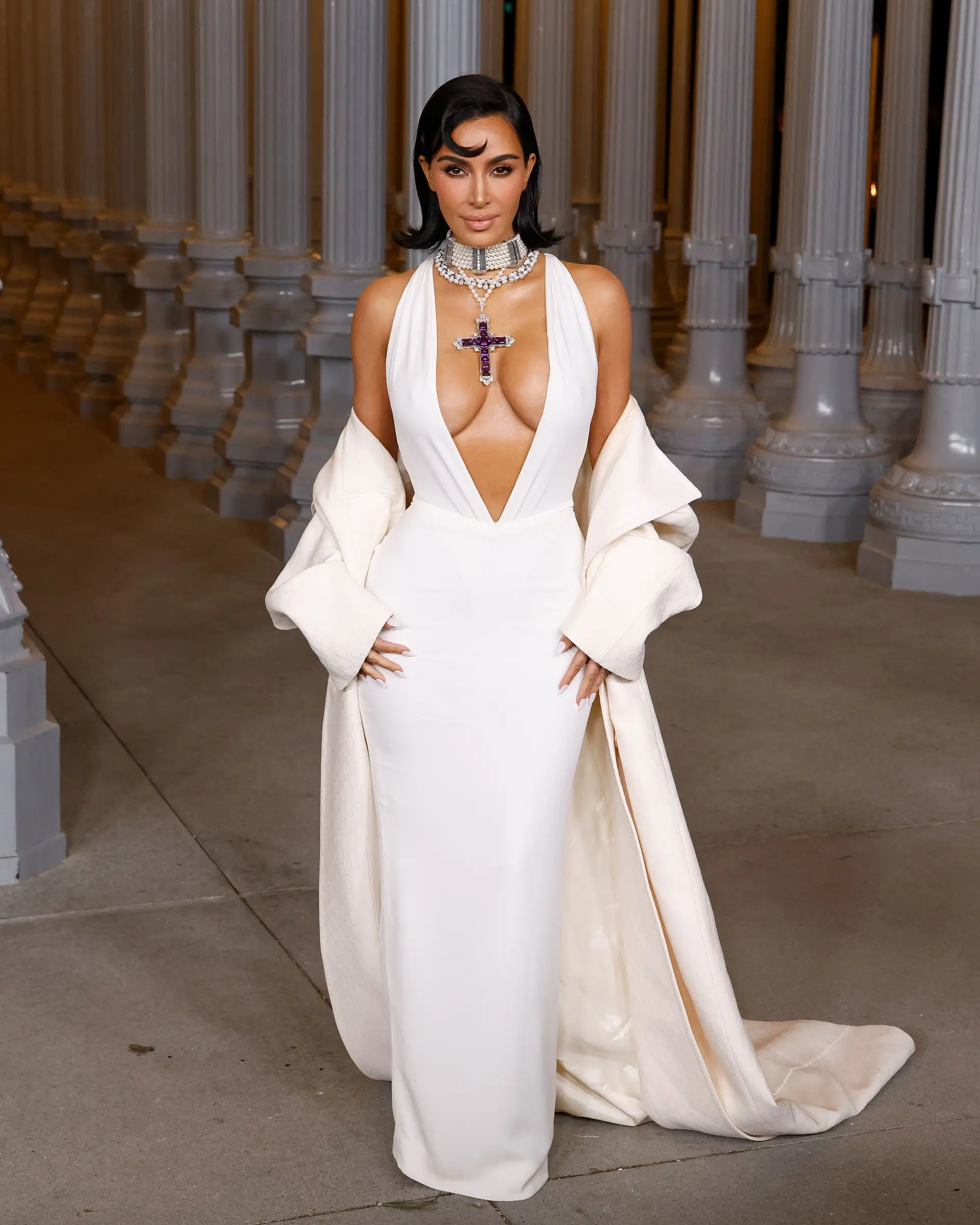 Ousada, Kim Kardashian rouba atenções com joia que pertenceu a princesa Diana
