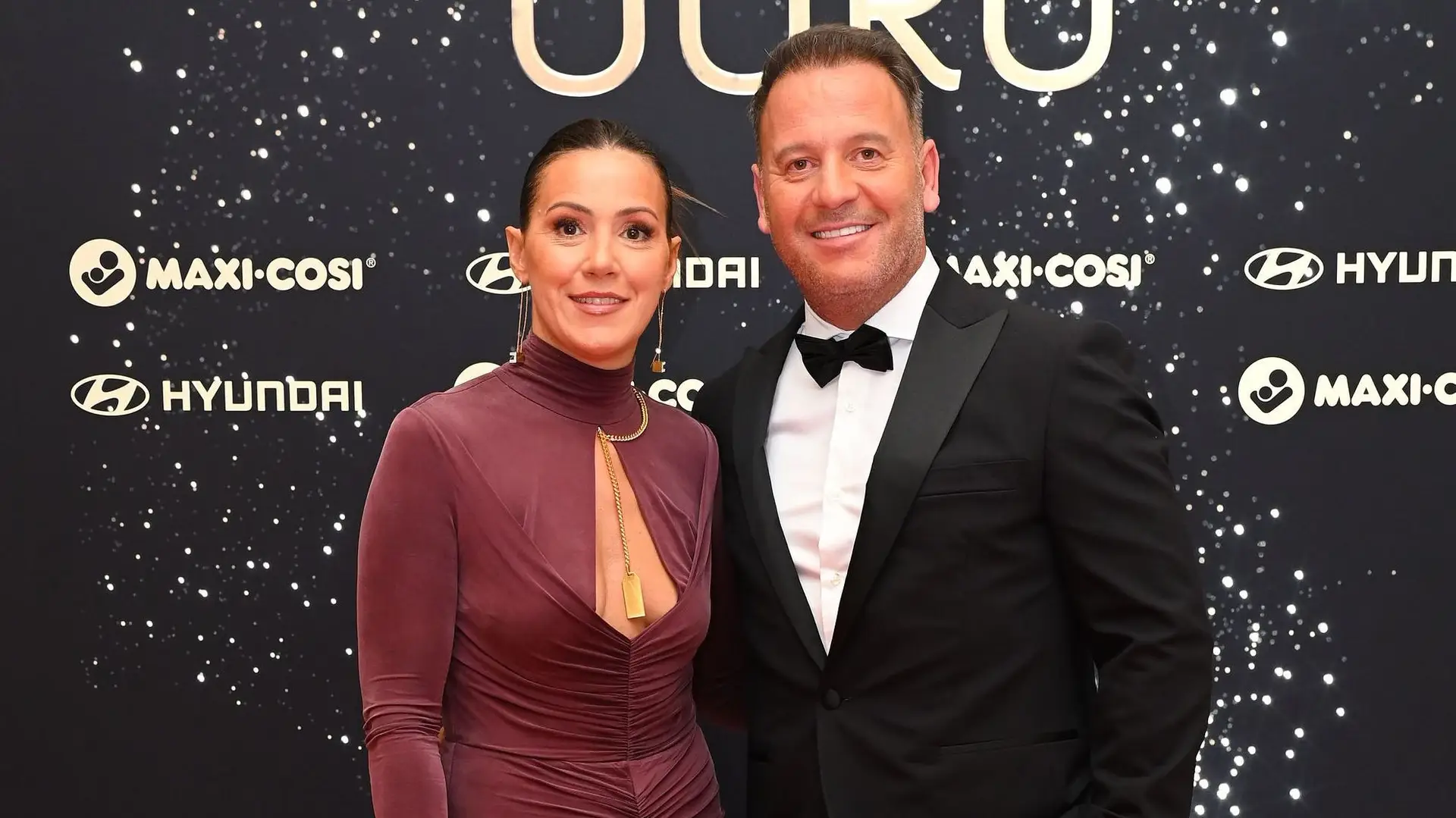 Soltinho? Nada disso! Cândido Costa celebra "com tudo" aniversário de casamento