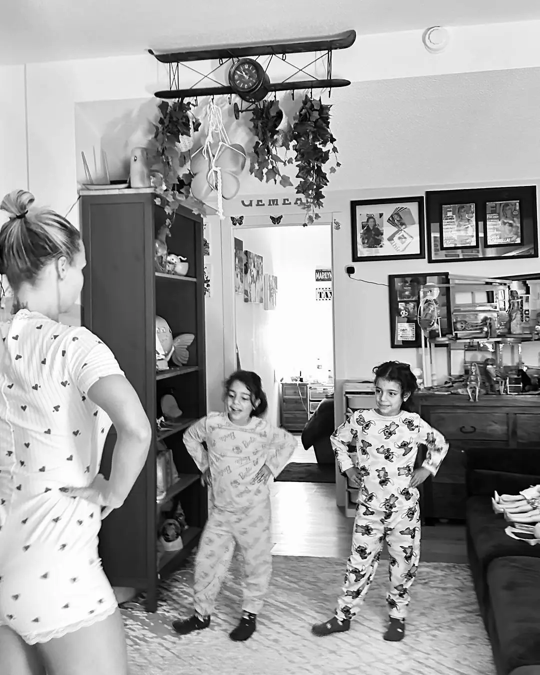 Euforia em casa de Luciana Abreu! Eis os registos imperdíveis de uma noite épica entre a apresentadora e as filhas