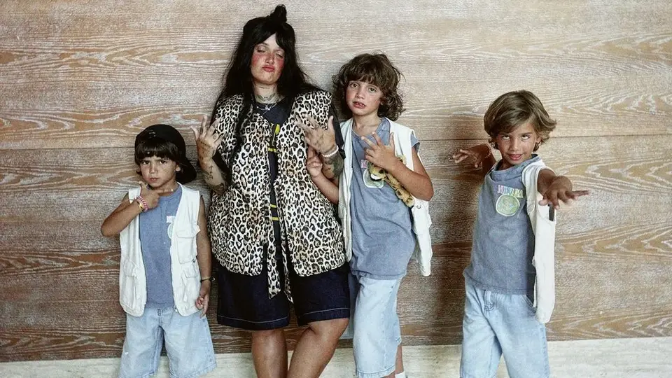 Carolina Deslandes com os filhos