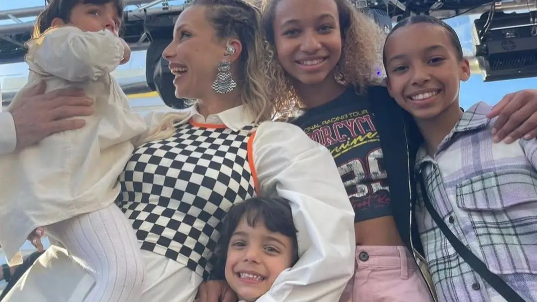 Luciana Abreu com as quatro filhas