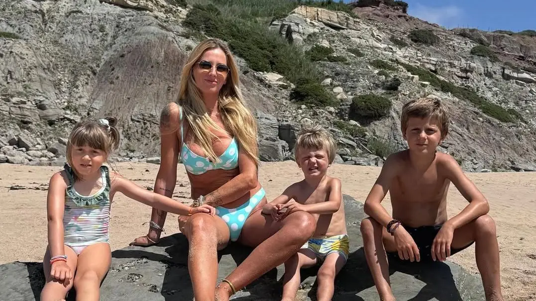 Madalena Abecasis e os filhos, Júlia, João Diogo e 'Zé'